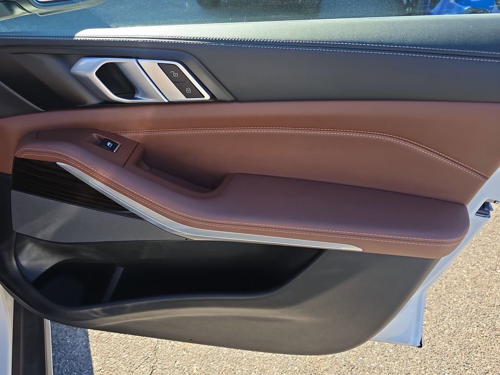 Used 2025 BMW X5 xDrive50e w/ Premium Package image 11