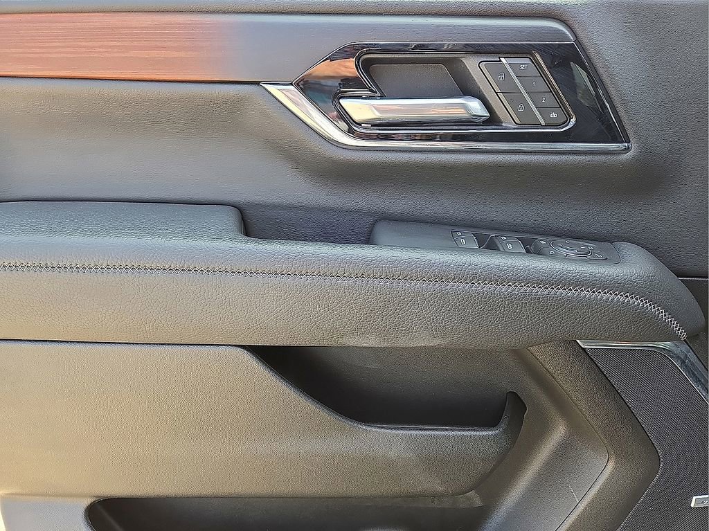 Used 2025 GMC Yukon Denali image 23