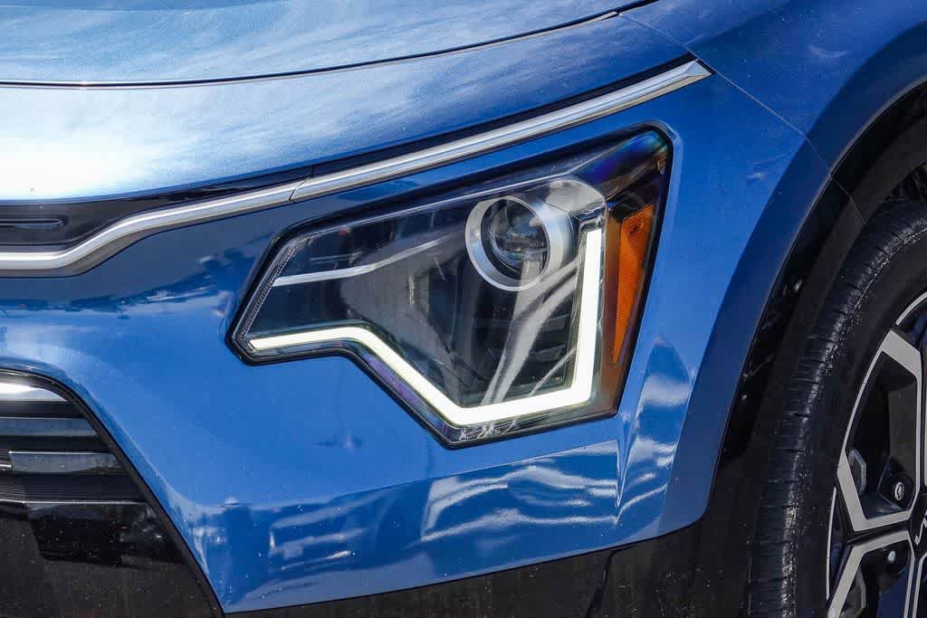 Certified 2023 Kia Niro EX Touring FWD image 8