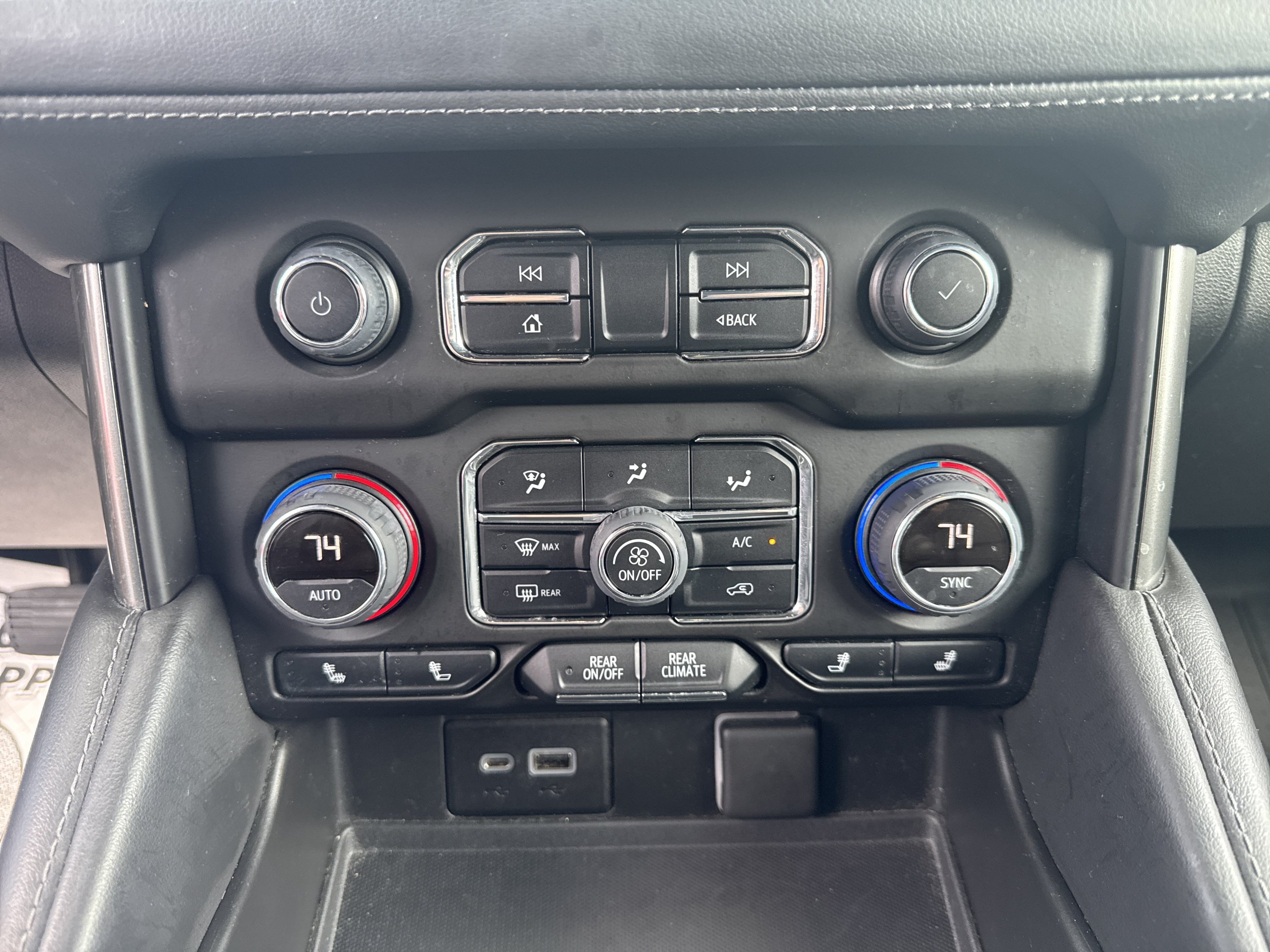 Used 2022 Chevrolet Suburban LT AWD/4WD image 15