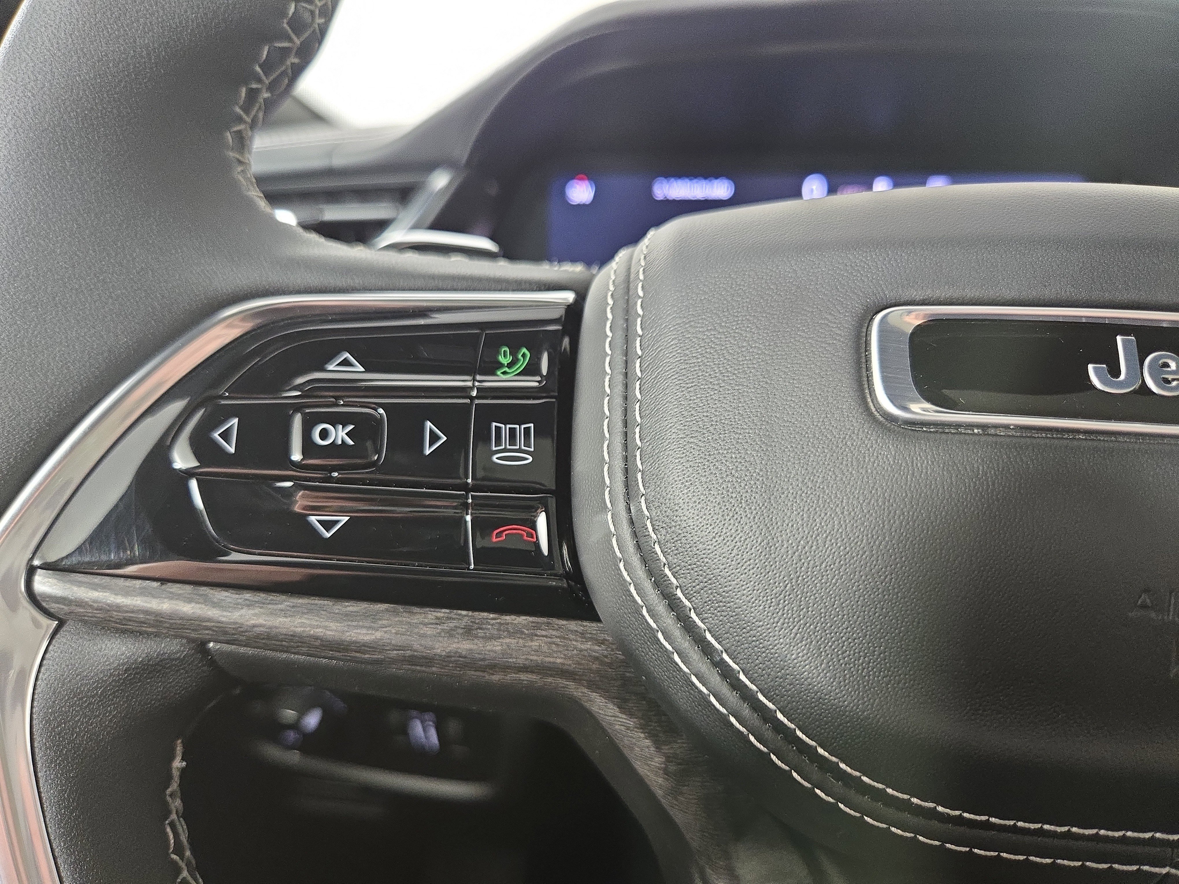 Certified 2025 Jeep Grand Cherokee Overland image 16