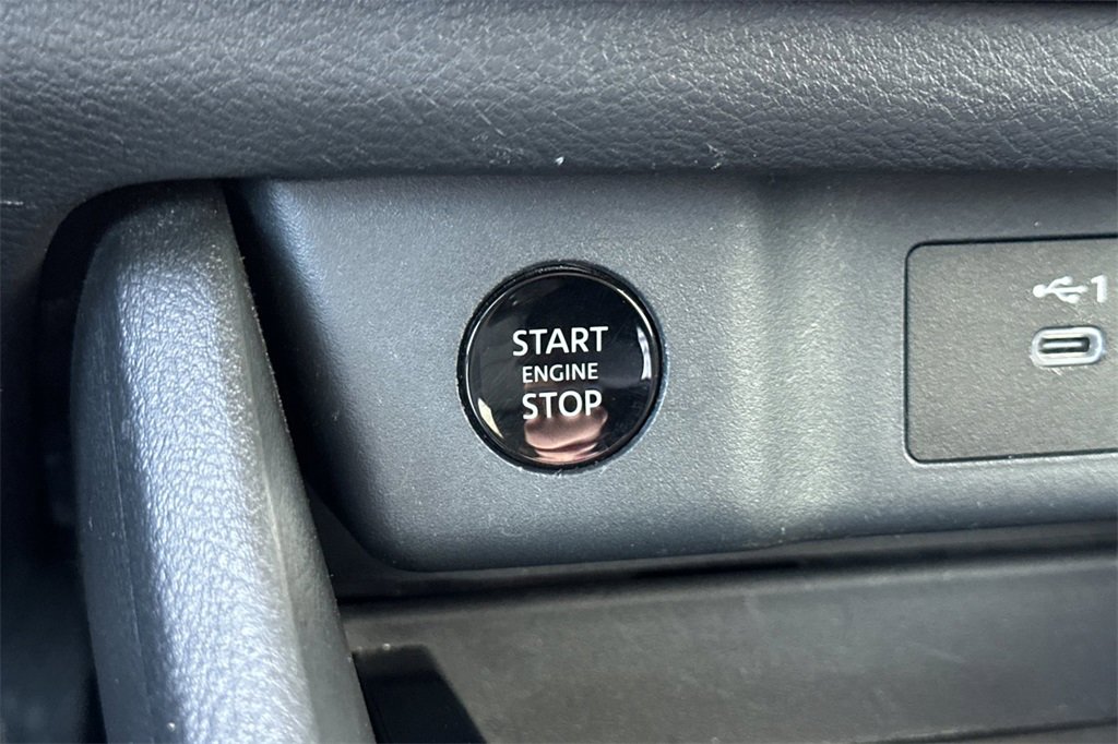 Used 2025 Nissan Rogue SV image 24