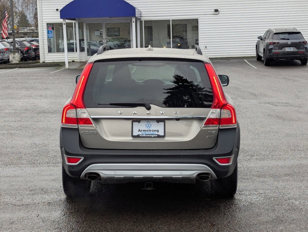 Used 2016 Volvo XC70 T5 Premier w/ Proximity Package image 4