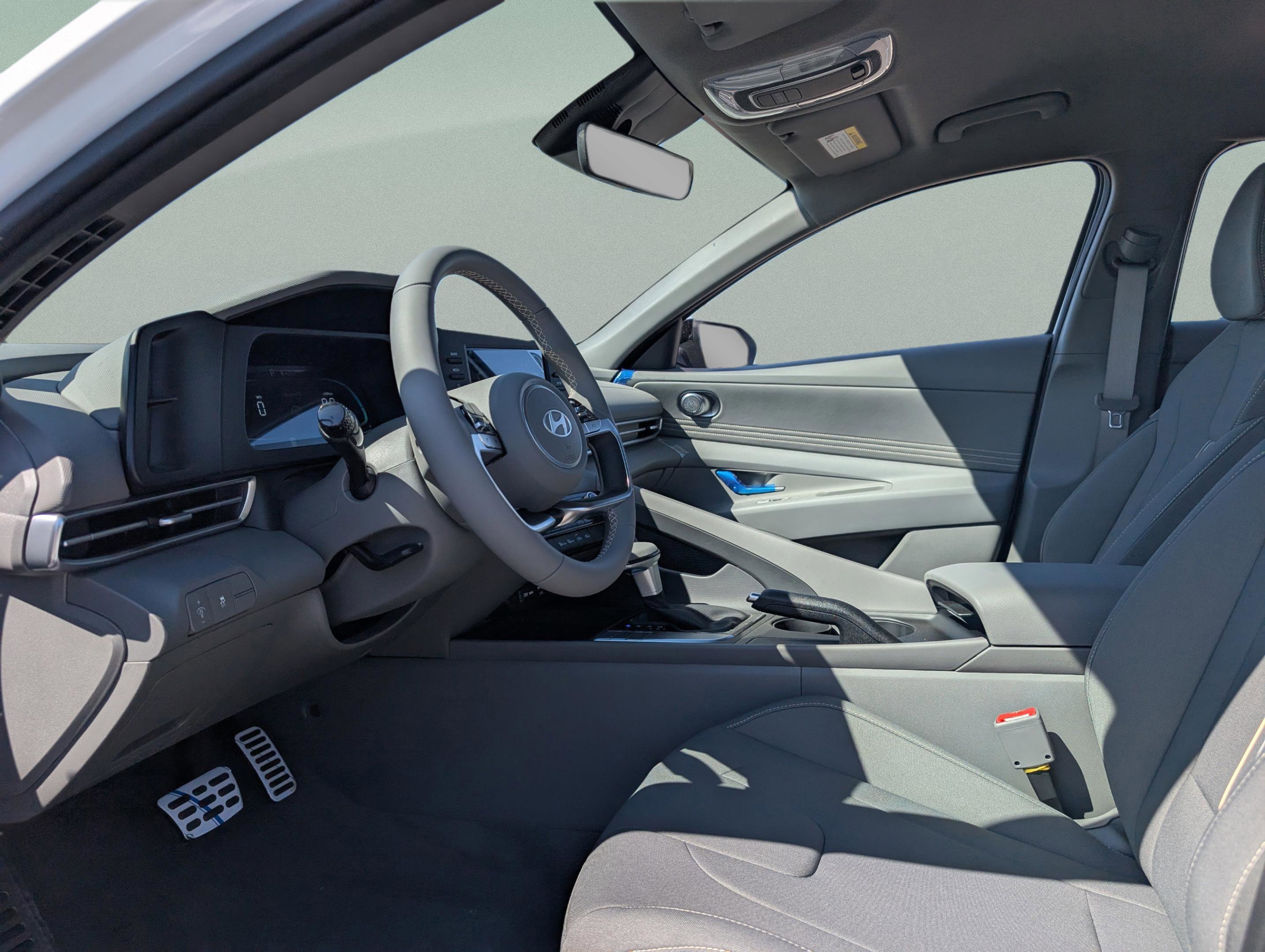 Used 2025 Hyundai Elantra Sport FWD image 9