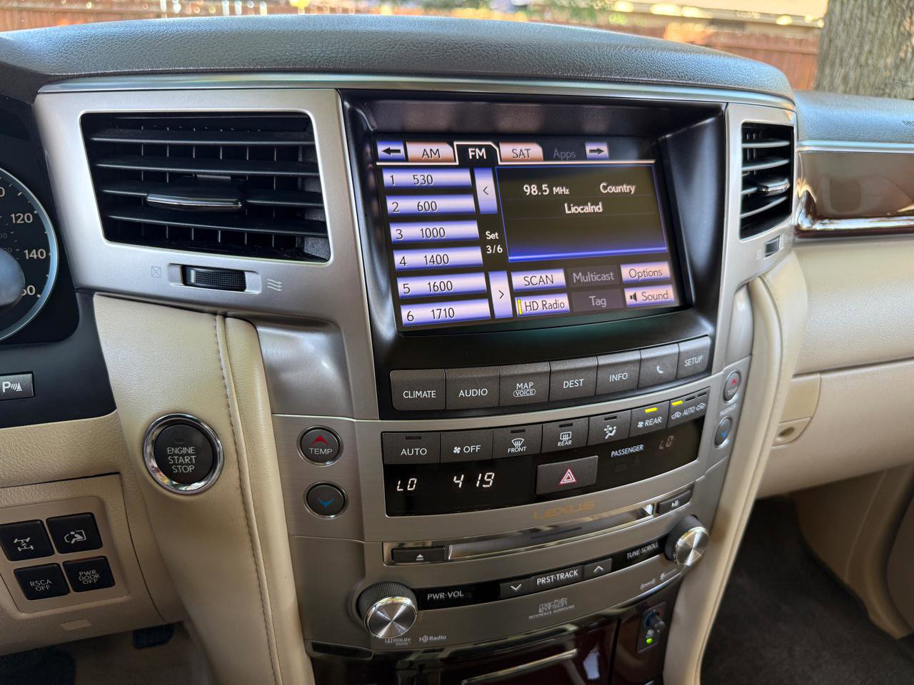 Used 2013 Lexus LX 570 4WD w/ Luxury Pkg image 15