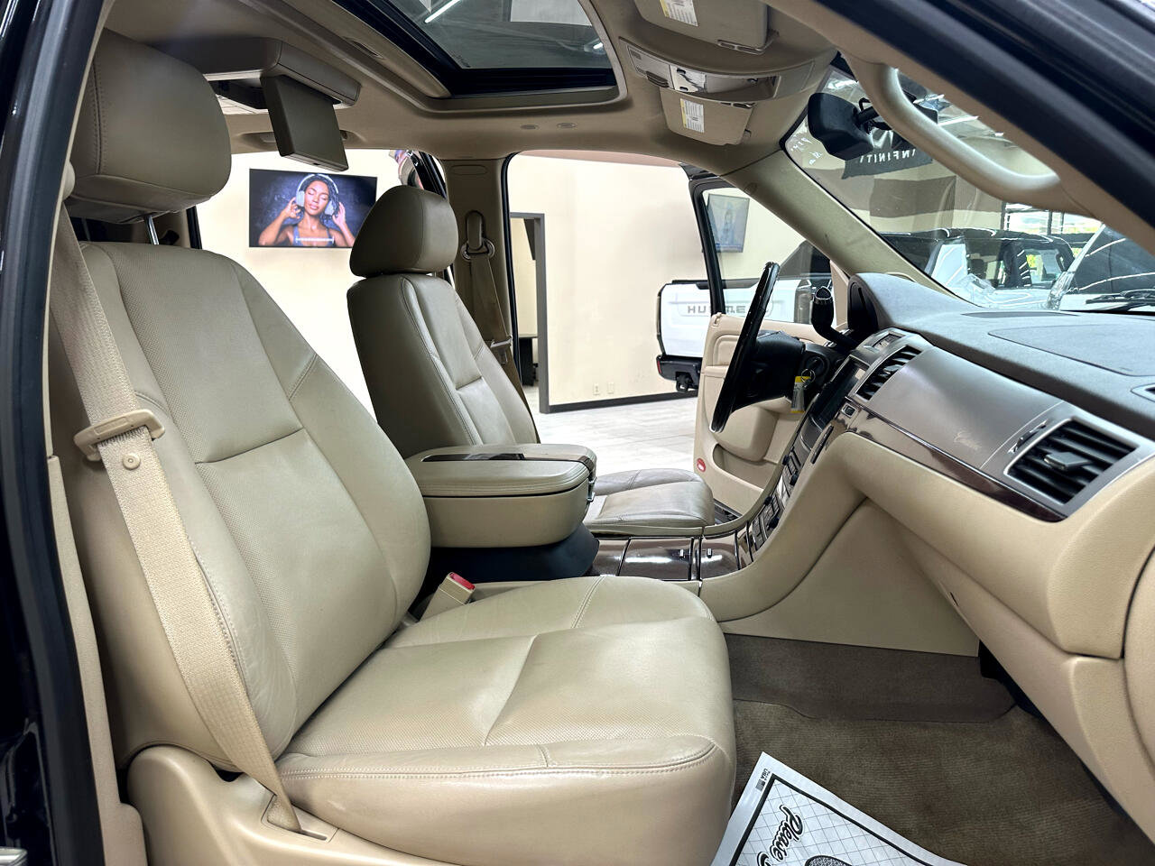 Used 2011 Cadillac Escalade EXT Premium image 39