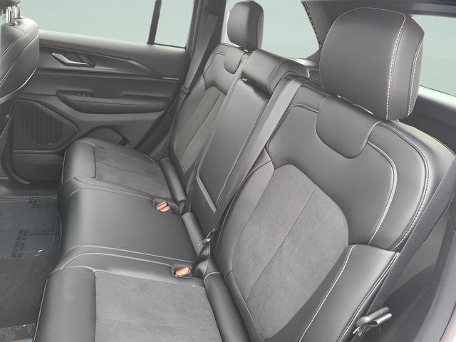 New 2025 Jeep Grand Cherokee Altitude image 18