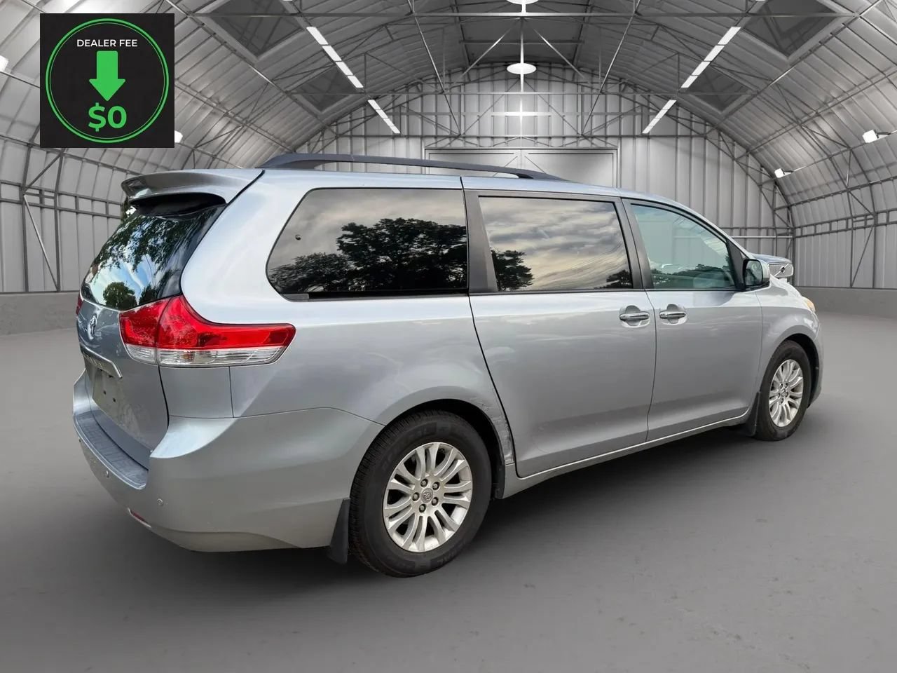 Used 2011 Toyota Sienna XLE w/ Premium Pkg FWD image 4
