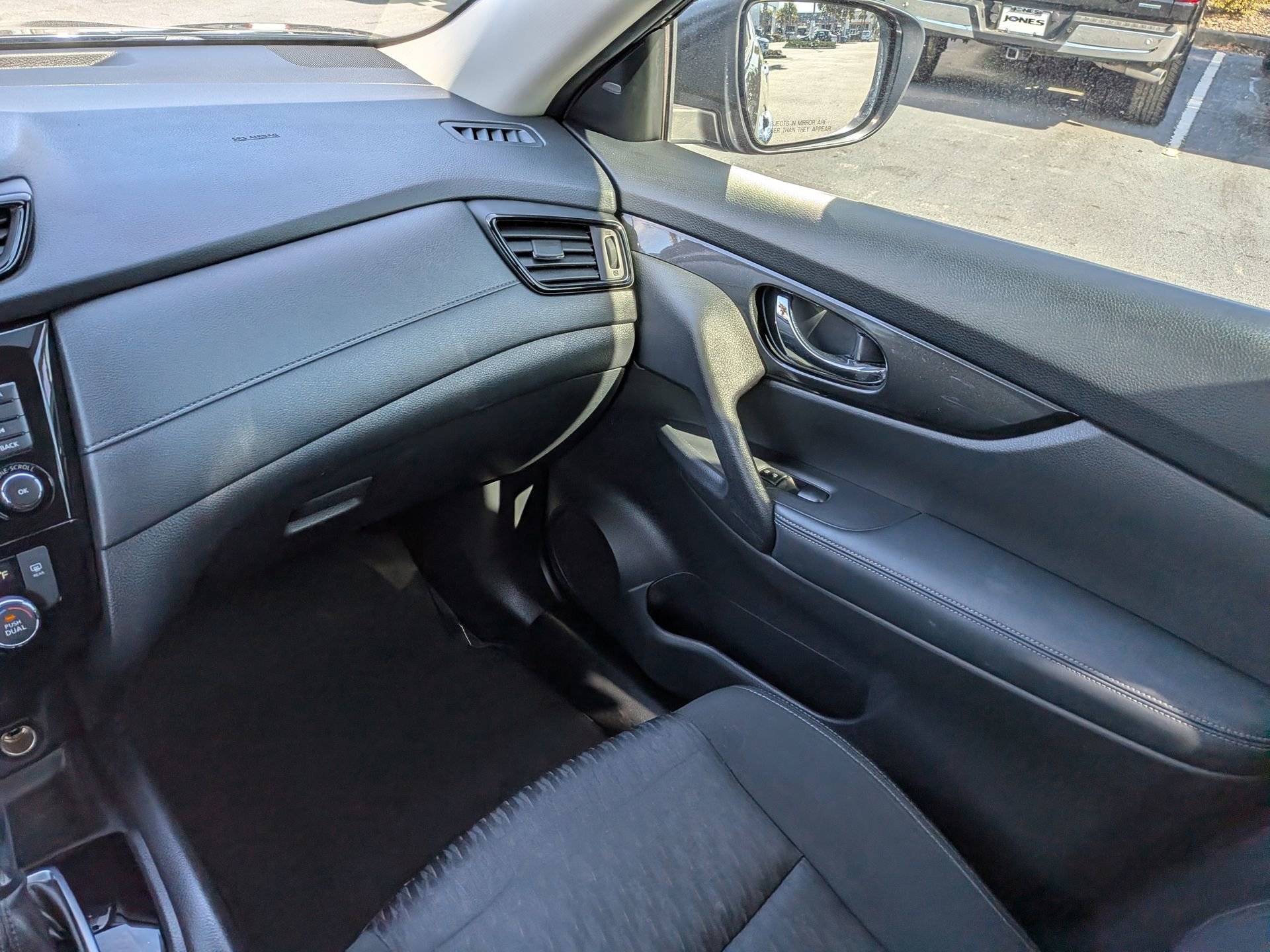 Used 2018 Nissan Rogue SV image 21