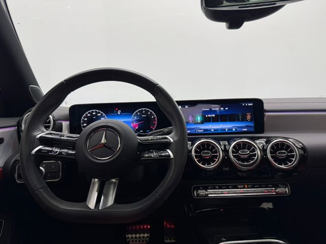 Used 2025 Mercedes-Benz CLA 250 image 3