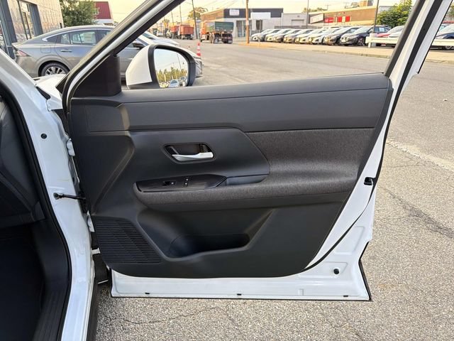 Used 2025 Nissan Kicks SV w/ SV Premium Package AWD/4WD image 10