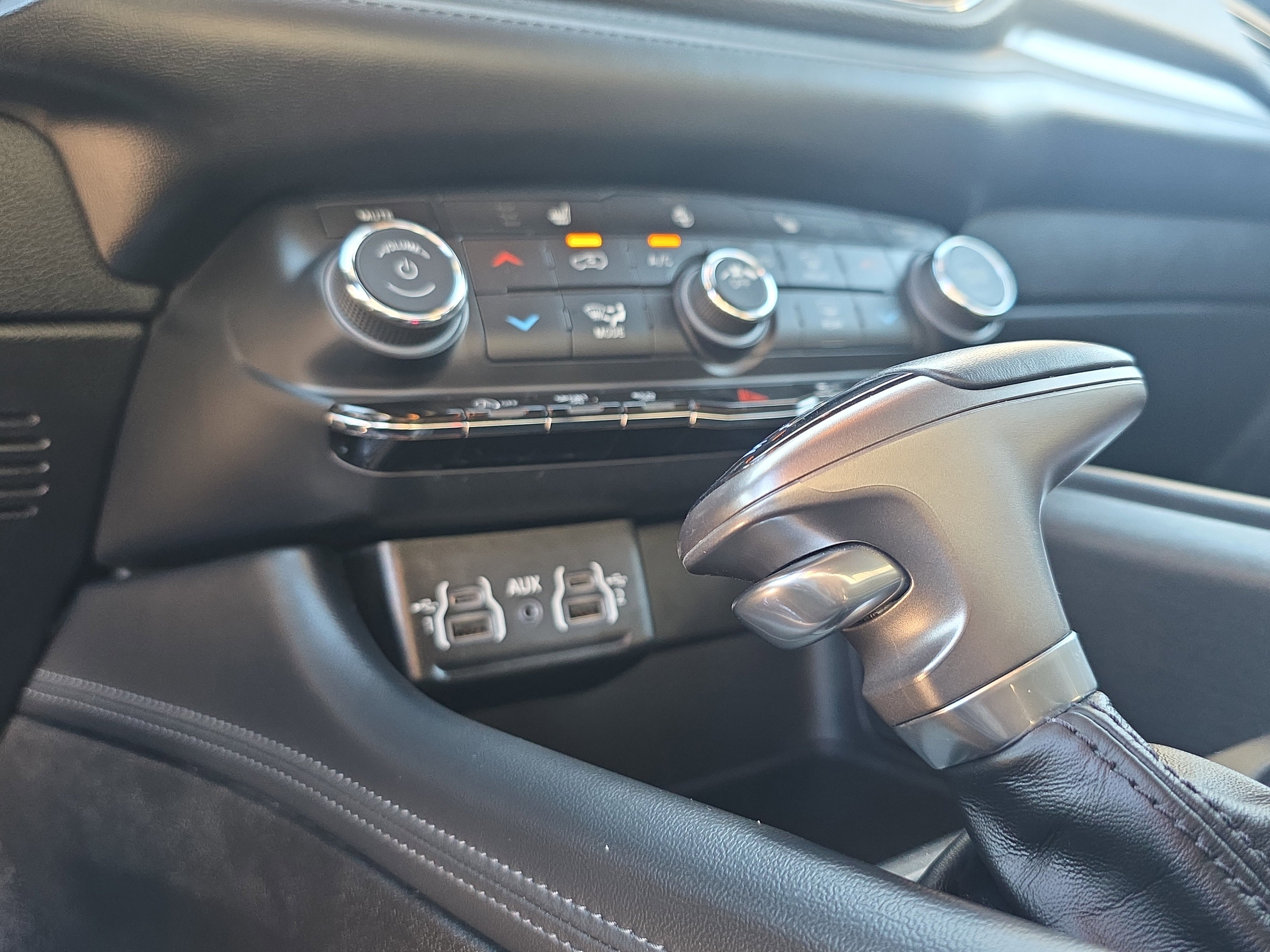 Used 2023 Dodge Durango SXT AWD/4WD image 32