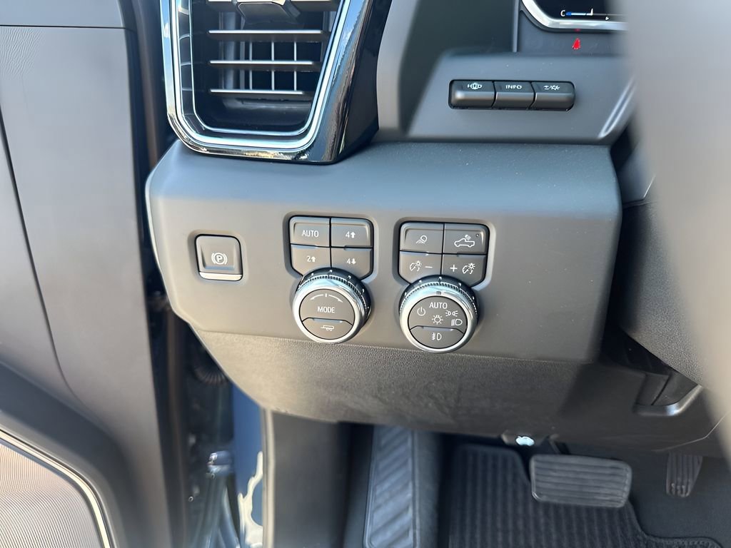 New 2026 GMC Sierra 2500 Denali Ultimate w/ LPO, Black Badging Package image 31