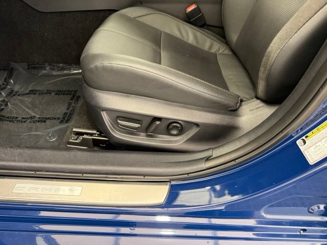 Used 2025 Toyota Camry XLE AWD/4WD image 13