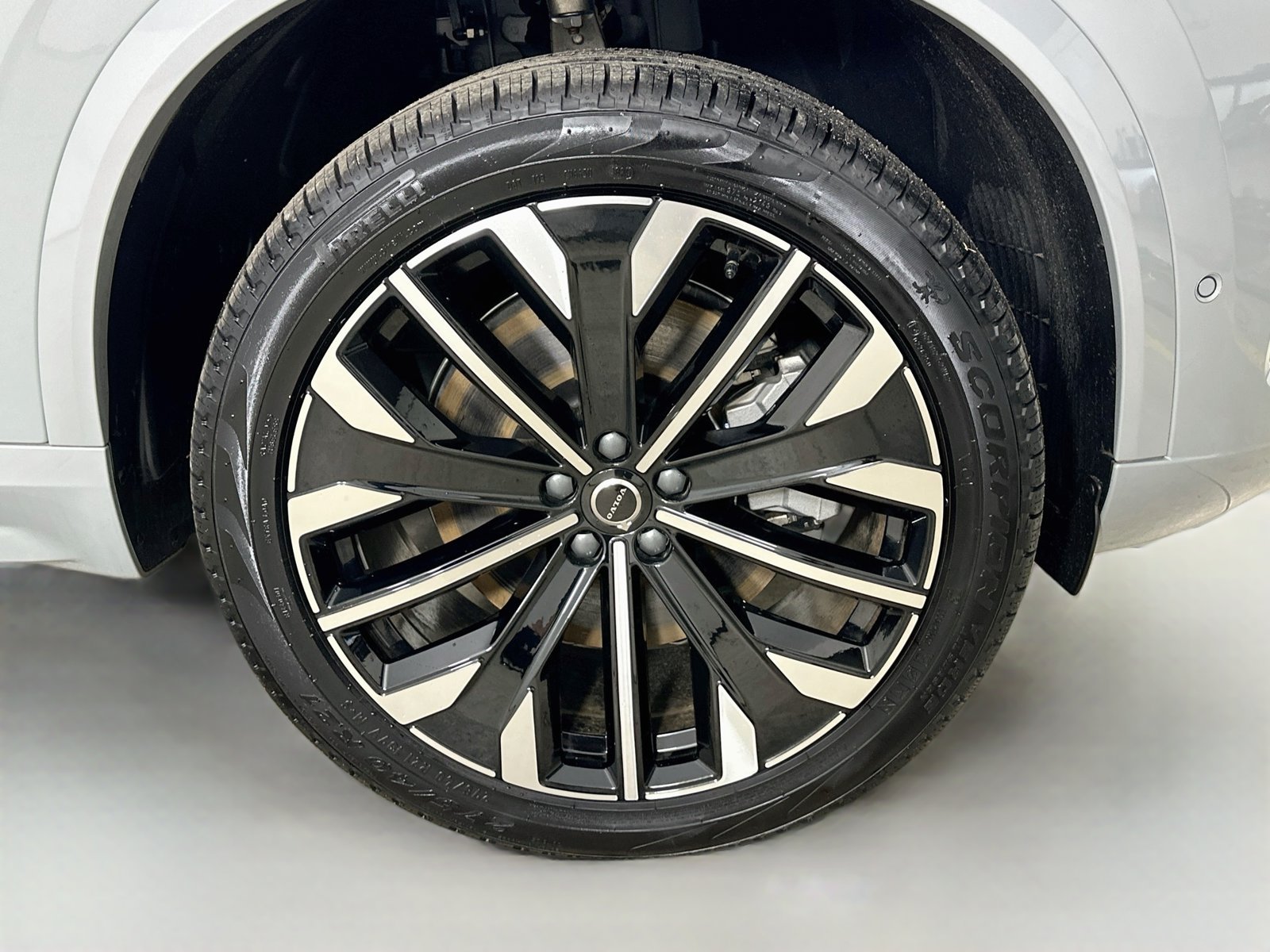 New 2026 Volvo XC90 T8 Plus w/ Protection Package Premier AWD/4WD image 10