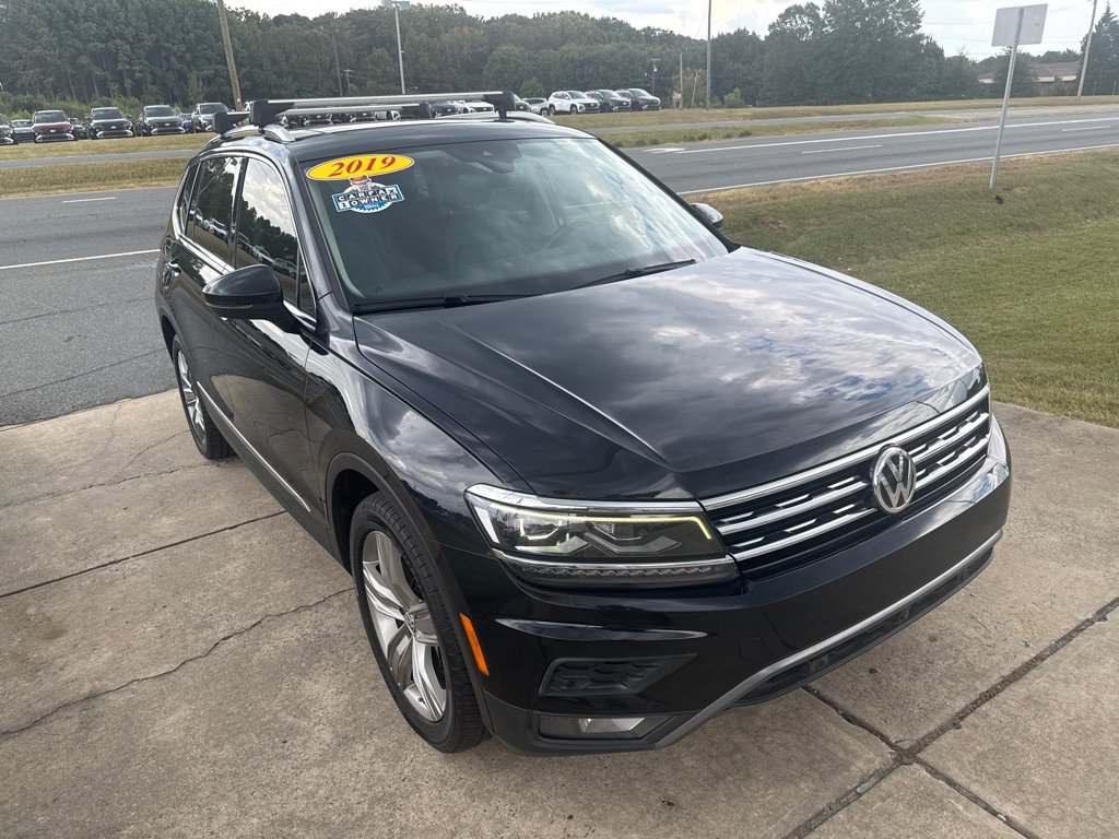 Used 2019 Volkswagen Tiguan SEL Premium image 2