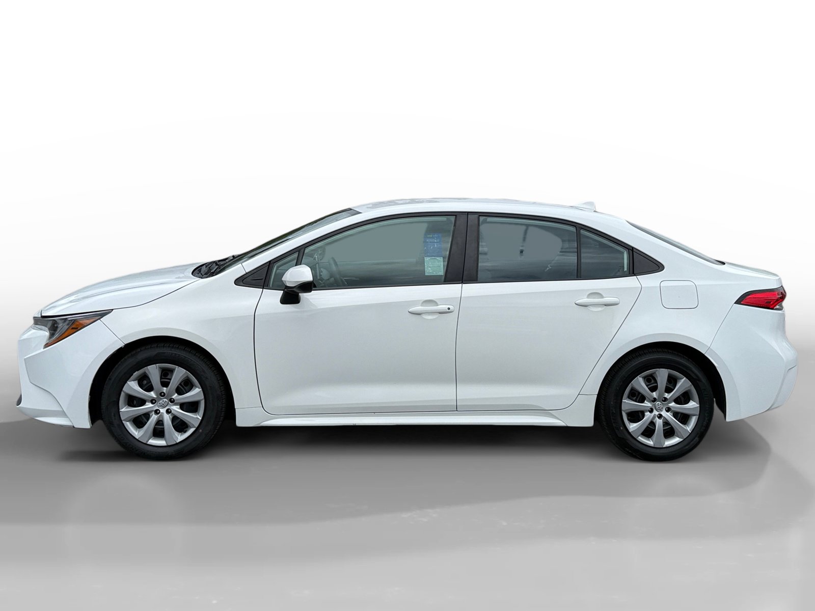 Used 2021 Toyota Corolla LE FWD image 2
