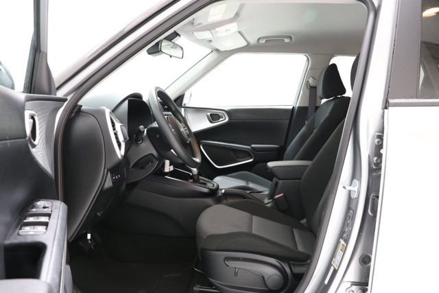 Used 2025 Kia Soul LX FWD image 17