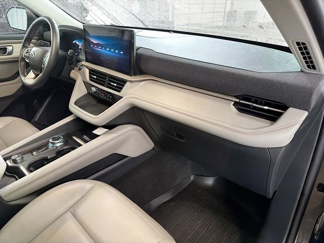 Used 2025 Ford Explorer Active w/ Active Comfort Package image 12