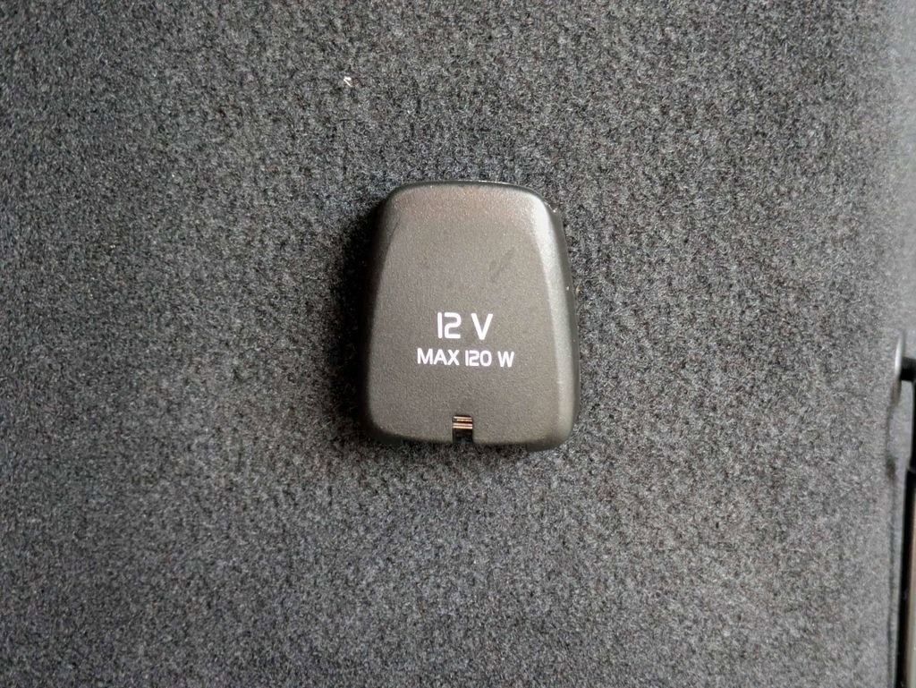 Used 2023 Volvo XC60 B5 Ultimate w/ Protection Package Premier AWD/4WD image 14