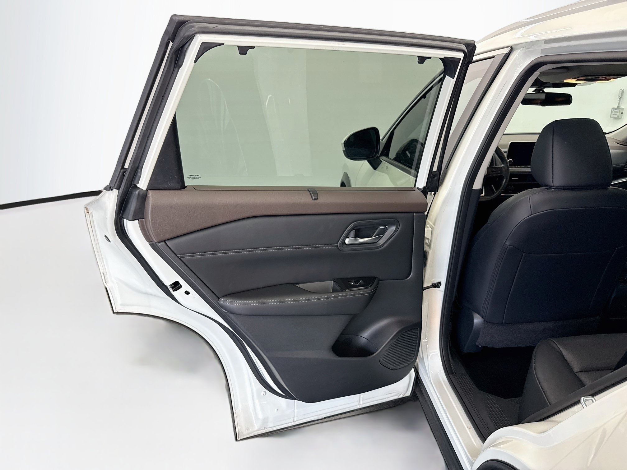 Used 2023 Nissan Rogue SV w/ SV Premium B Package FWD image 26