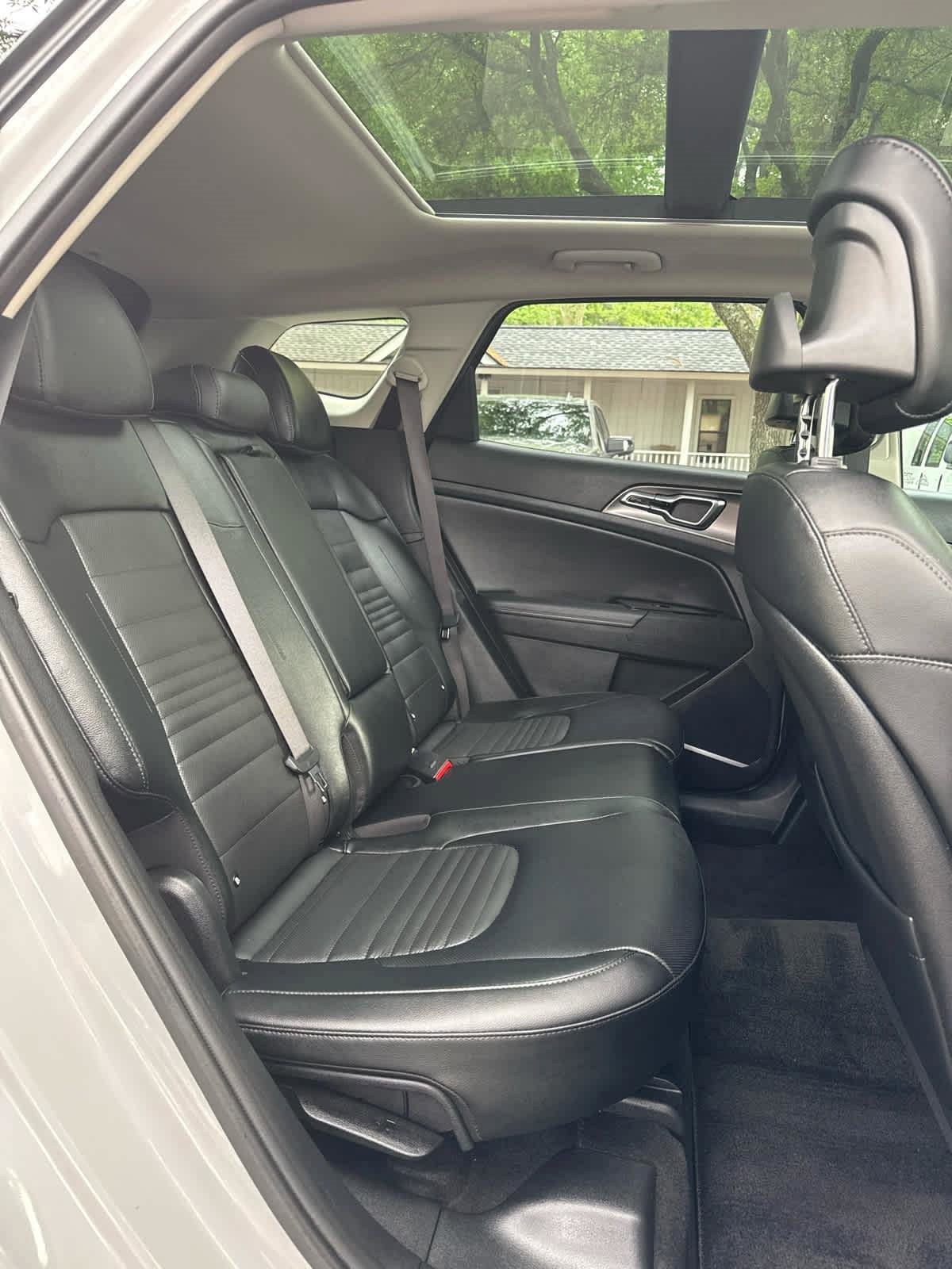 Used 2025 Kia Sportage SX image 14