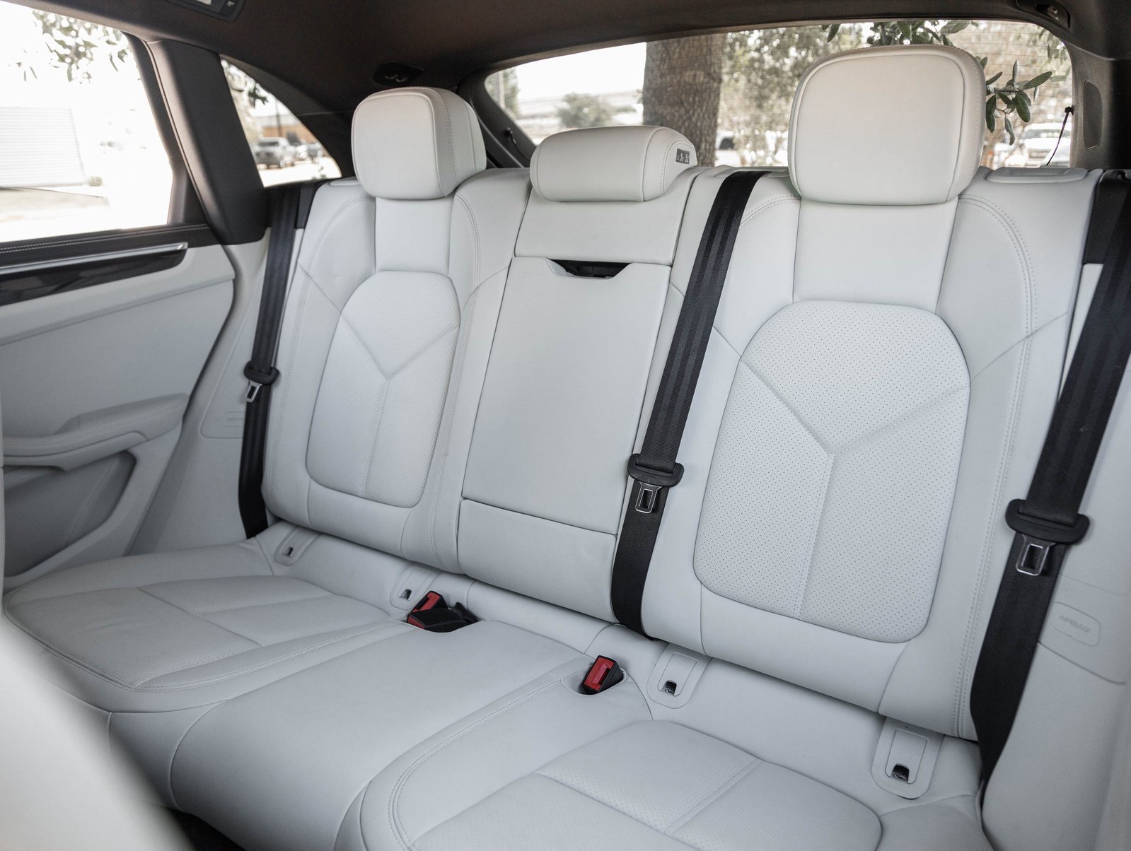 Used 2024 Porsche Macan Turbo image 28