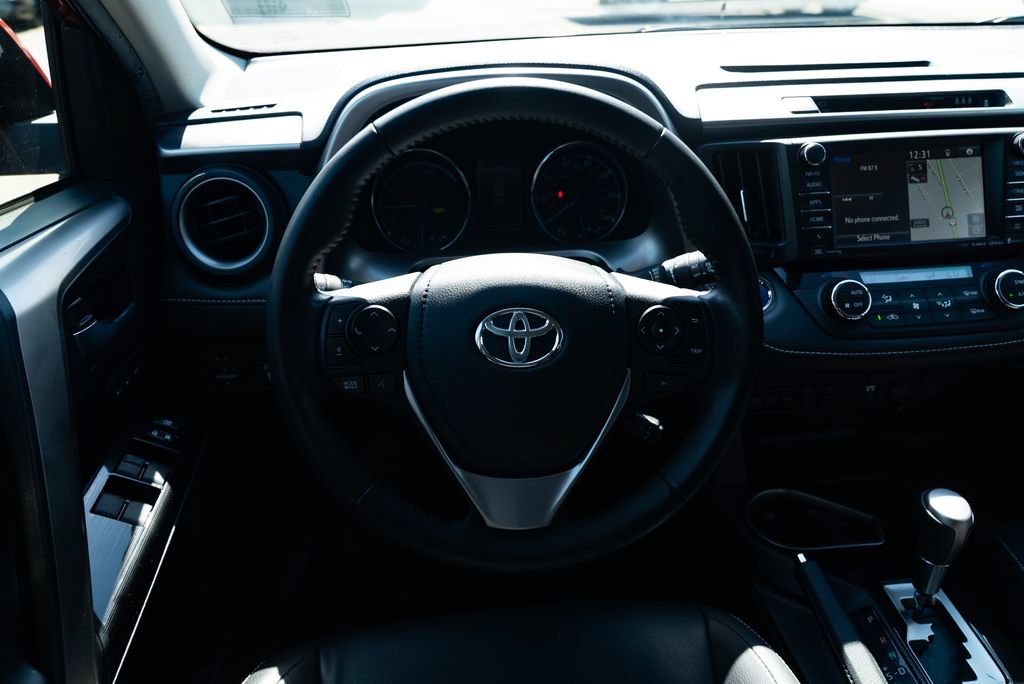 Used 2018 Toyota RAV4 Limited w/ Advanced Technology Package AWD/4WD image 11