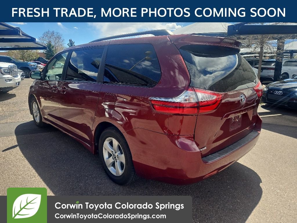 Used 2019 Toyota Sienna LE w/ Carpet Mat Package FWD image 5