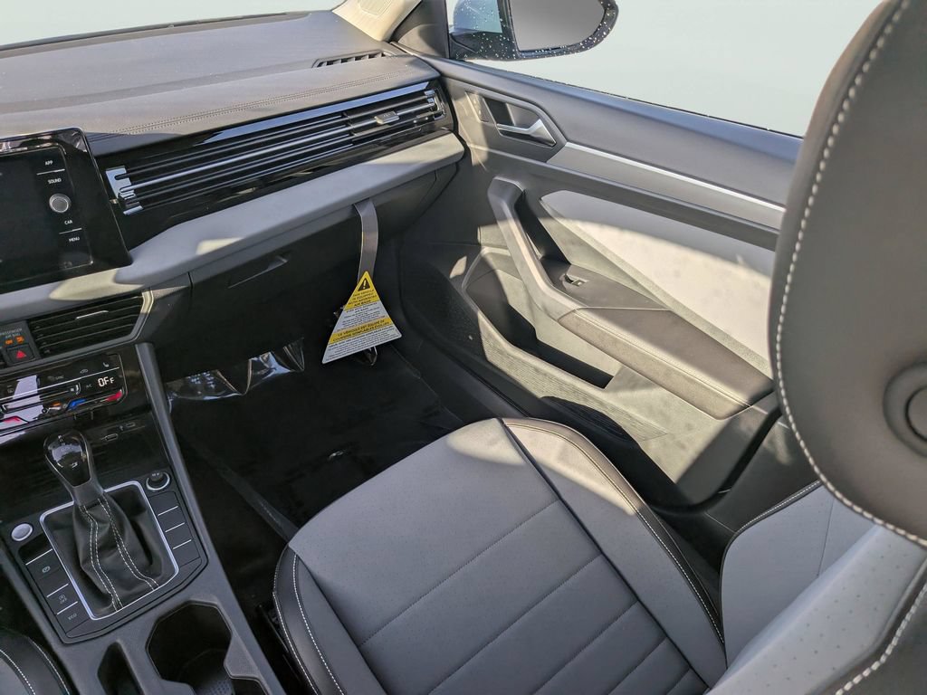 New 2026 Volkswagen Jetta SE FWD image 12