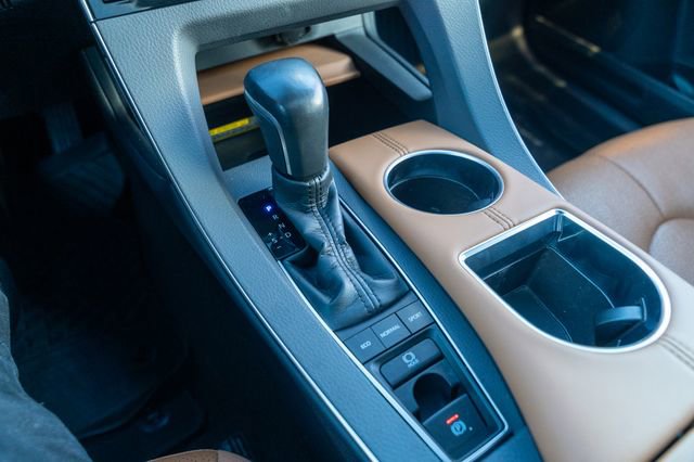 Used 2020 Toyota Avalon Limited image 34