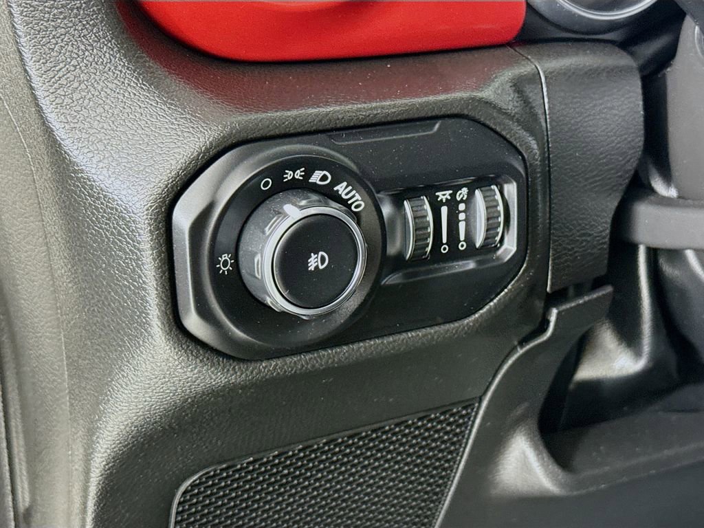 Used 2021 Jeep Wrangler Unlimited Rubicon w/ Xtreme Recon 35" Tire Package image 11