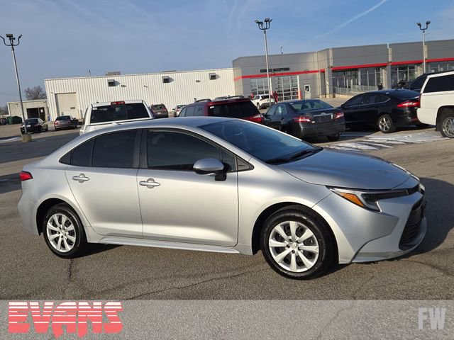 Used 2024 Toyota Corolla LE image 2