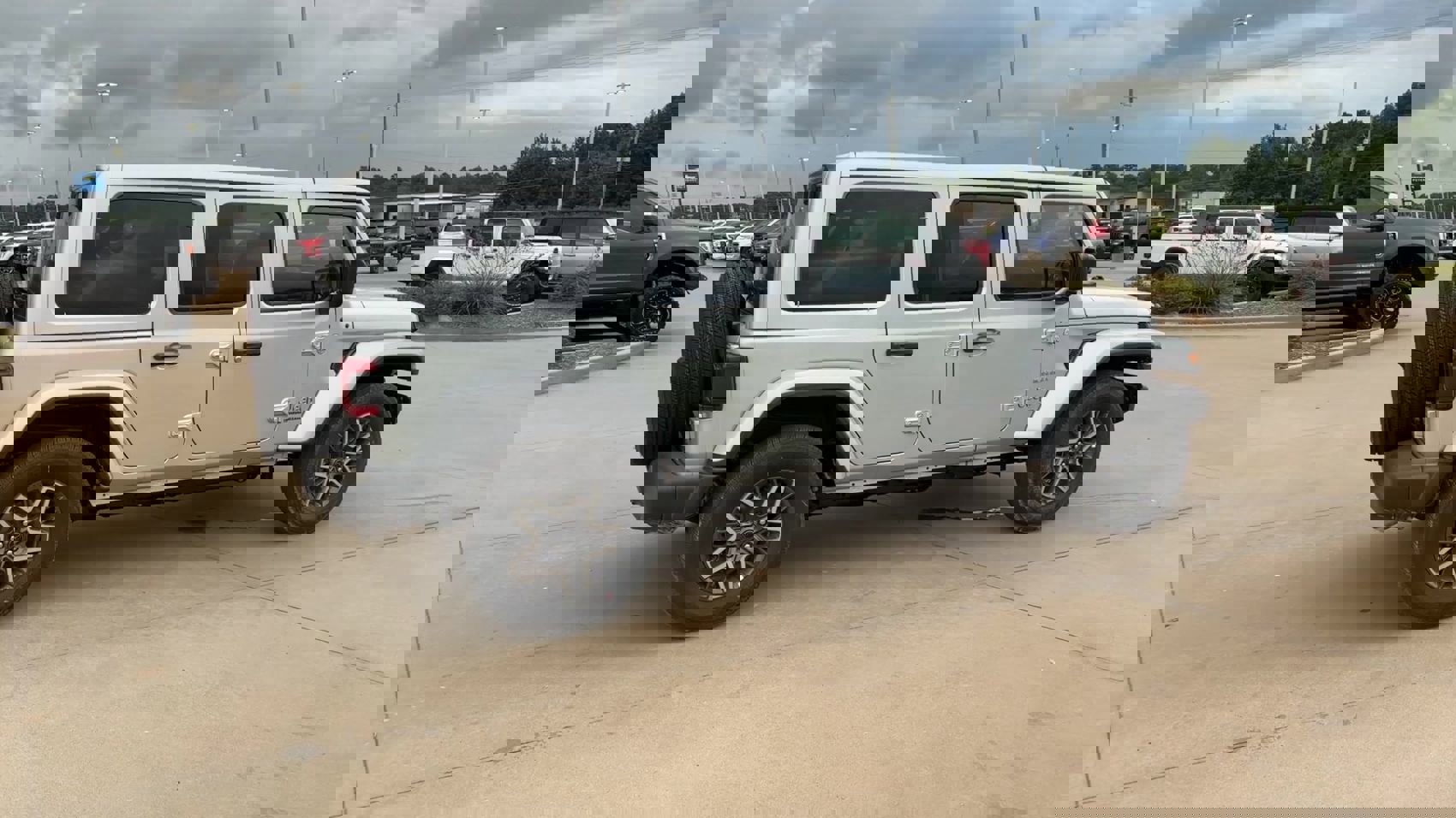 Used 2024 Jeep Wrangler Sahara w/ Technology Group image 4