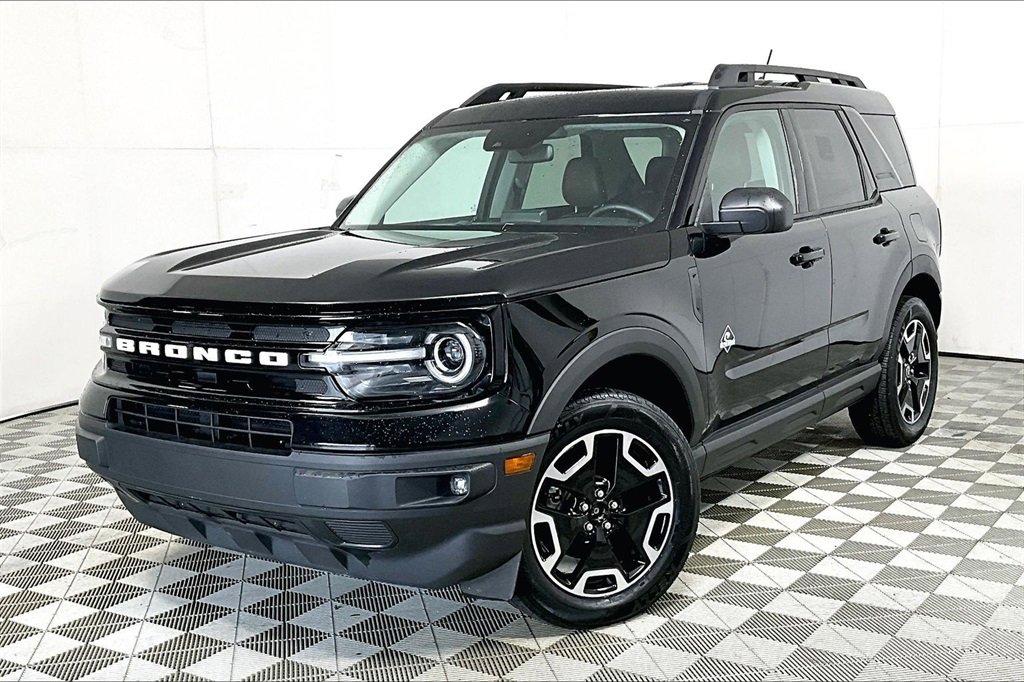 Used 2024 Ford Bronco Sport Outer Banks image 2