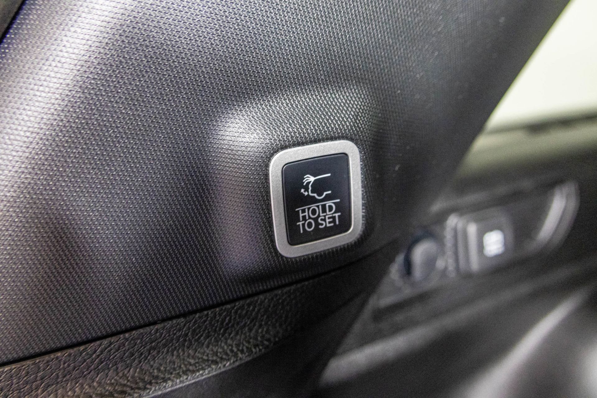 Used 2025 Jeep Grand Cherokee Altitude image 36