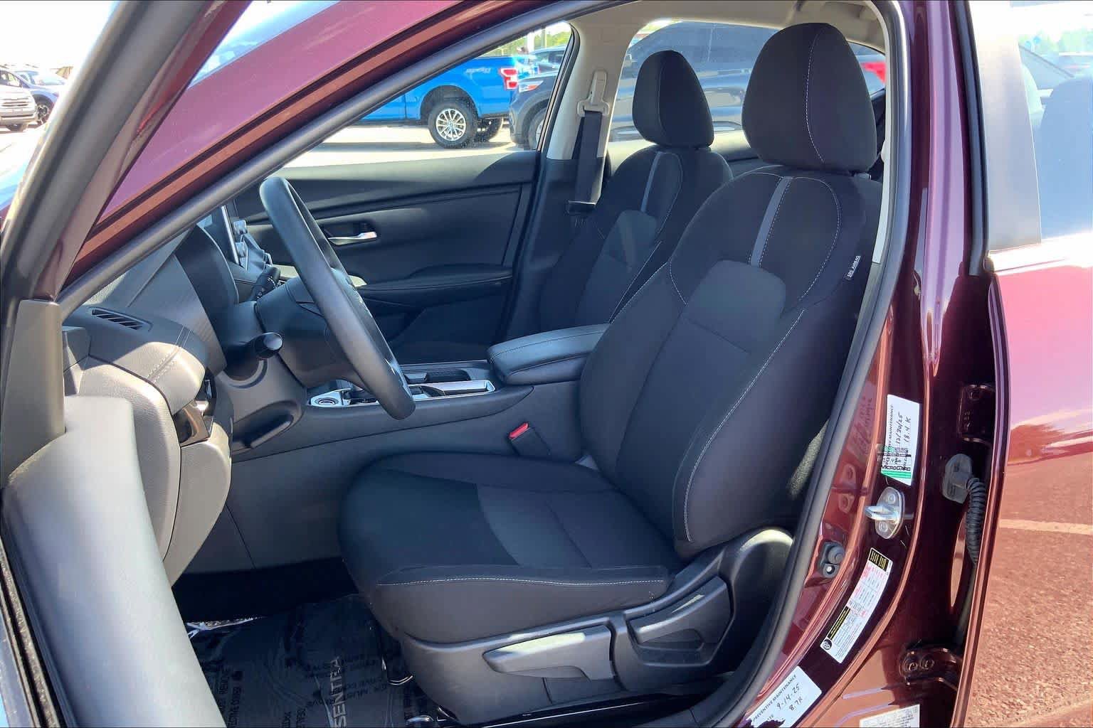 Used 2025 Nissan Sentra SV FWD image 8