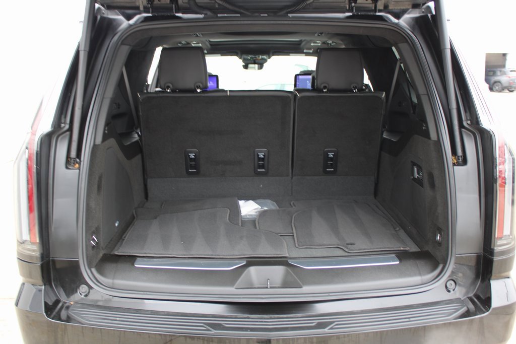 Used 2025 Cadillac Escalade ESV Sport Platinum w/ LPO, ONYX Package image 32