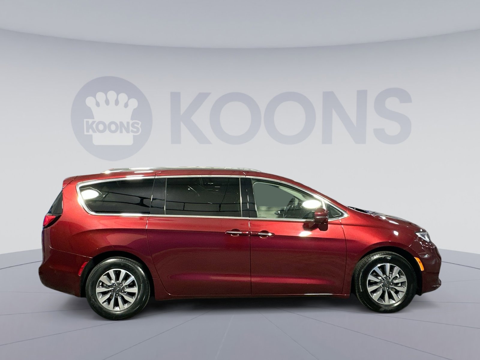 Used 2021 Chrysler Pacifica Touring-L image 8