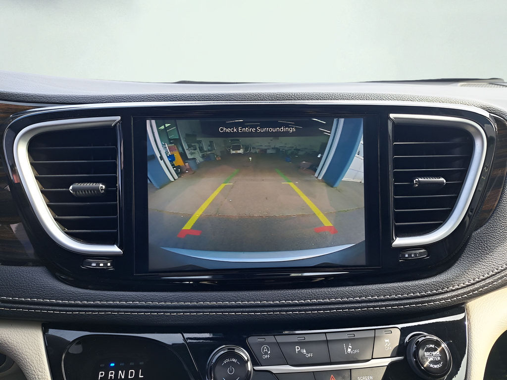Used 2024 Chrysler Pacifica Limited FWD image 24