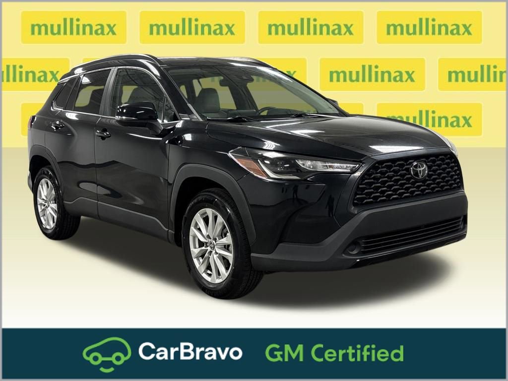 Used 2022 Toyota Corolla Cross LE image 1