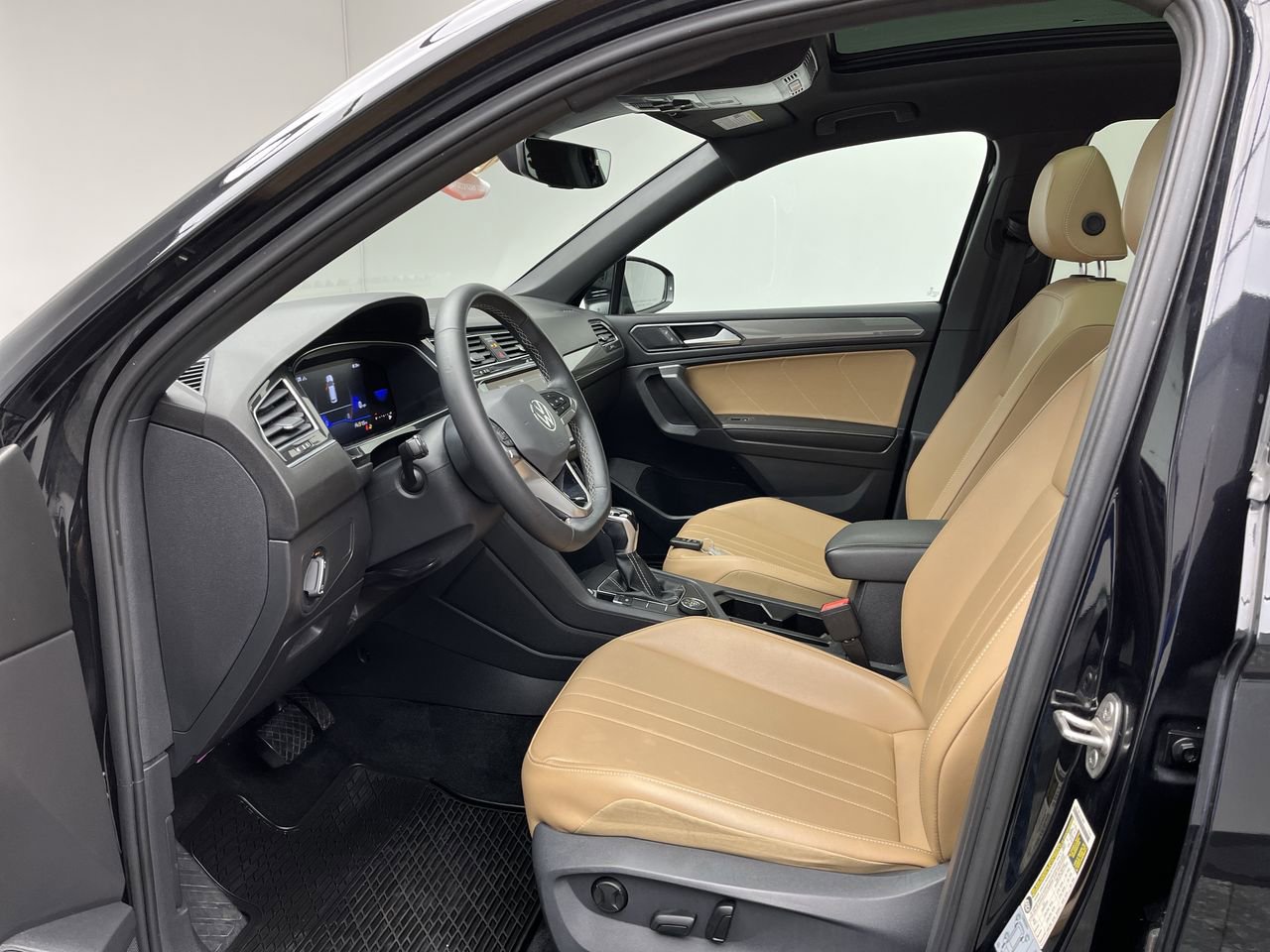 Used 2022 Volkswagen Tiguan SE AWD/4WD image 3