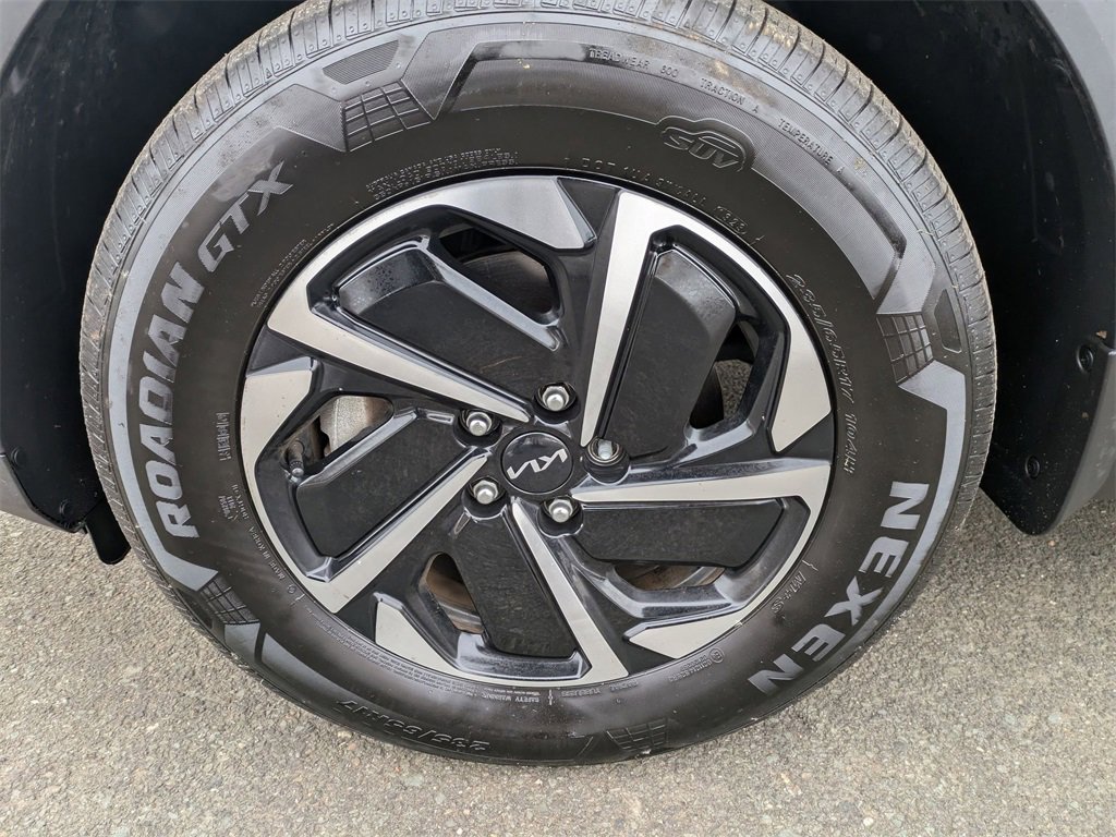 Used 2023 Kia Sportage LX image 9