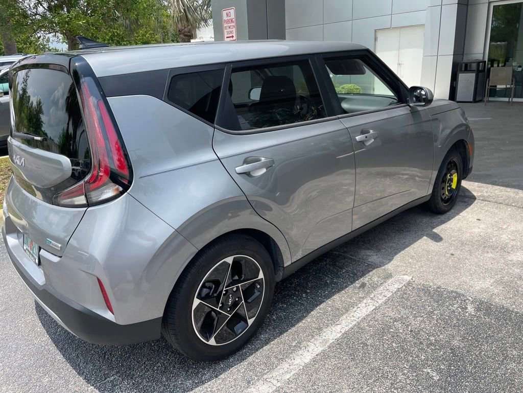 Used 2025 Kia Soul EX FWD image 3