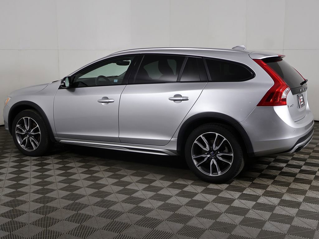 Used 2018 Volvo V60 T5 Cross Country w/ Convenience Package image 14