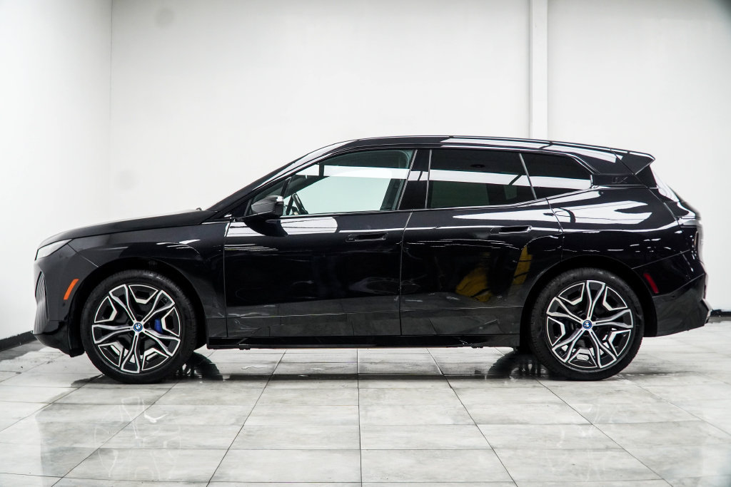Used 2024 BMW iX xDrive50 w/ Premium Package AWD/4WD image 12