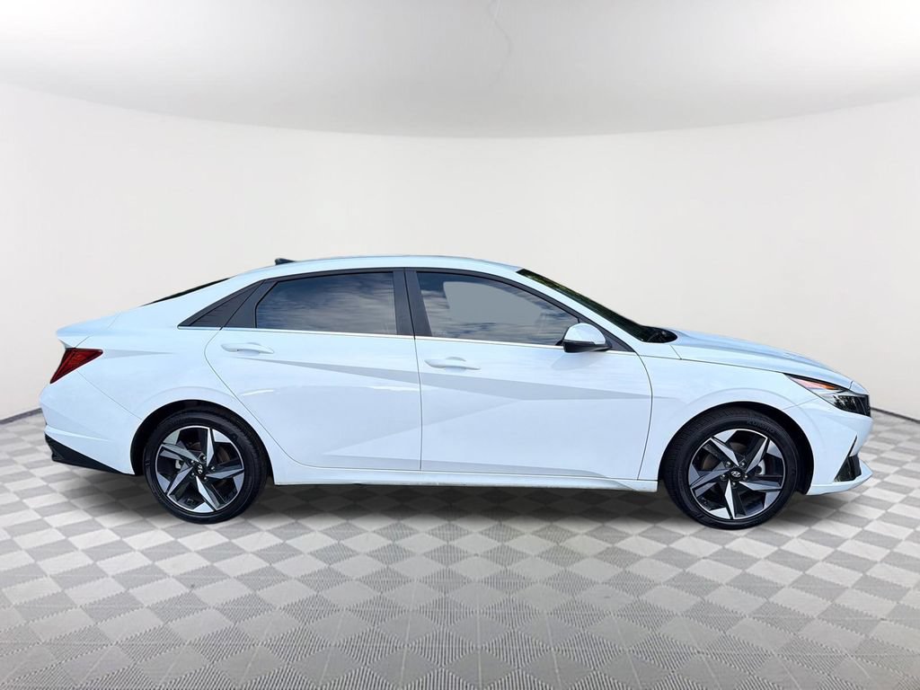 Used 2023 Hyundai Elantra Limited FWD image 4