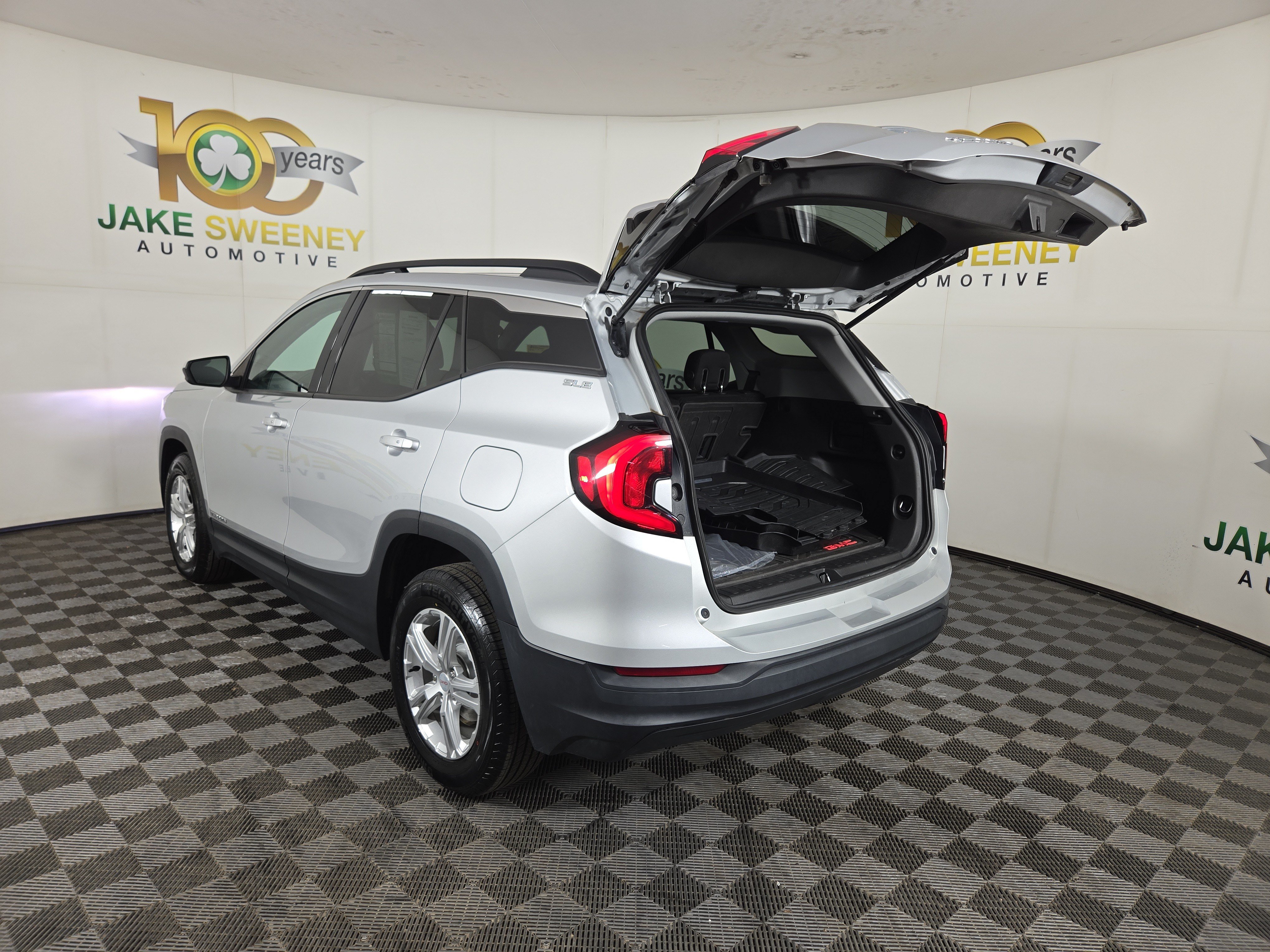 Used 2020 GMC Terrain SLE w/ Driver Convenience Package AWD/4WD image 29