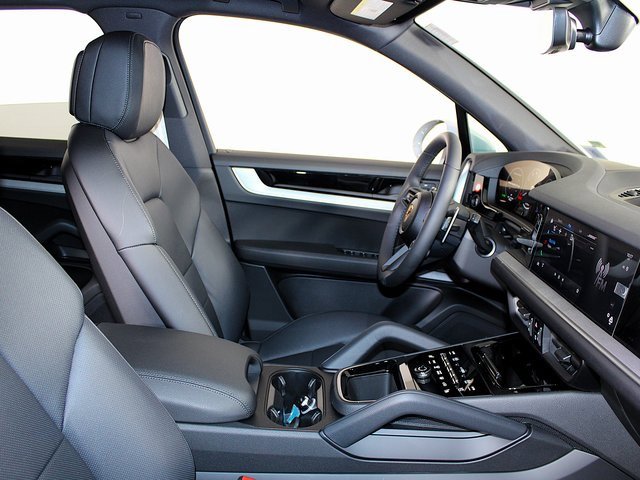 New 2025 Porsche Cayenne image 27