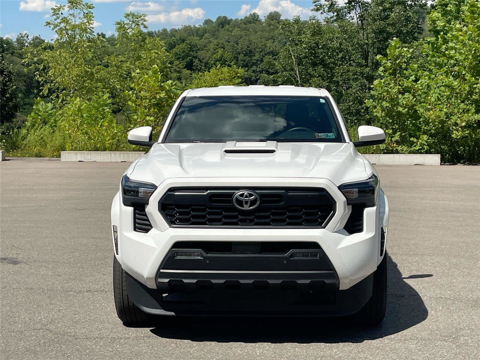 Used 2024 Toyota Tacoma TRD Sport w/ TRD Sport Upgrade Package AWD/4WD image 5